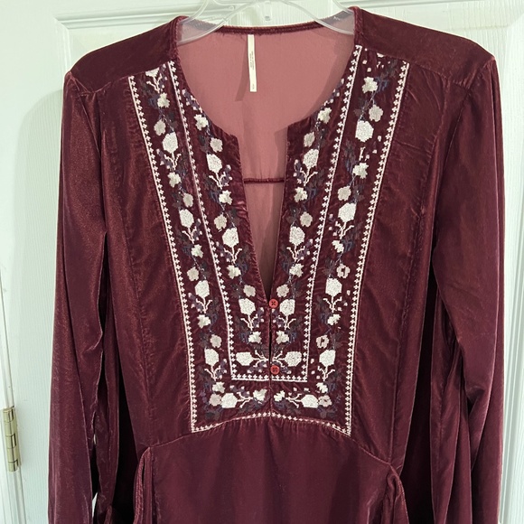 ANTHROPOLOGIE VELVET TUNIC WINE W/FLORAL EMBROIDERY SIZE SP - Picture 4 of 16